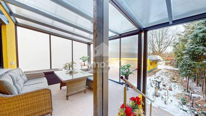 überdachte Terrasse