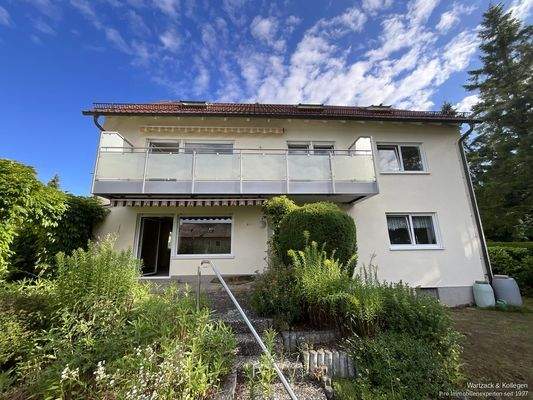 Blick vom Garten auf das Haus