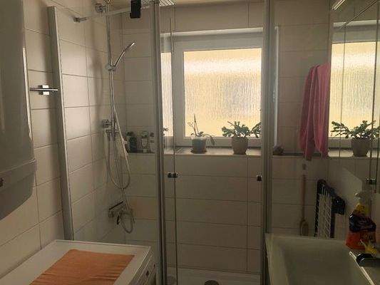 Bad mit großer Dusche