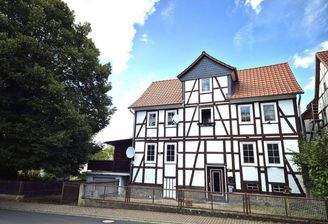 Straßenansicht vom Haus.jpg