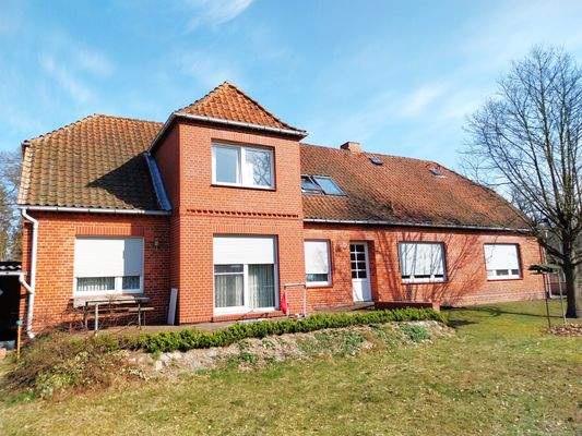 Traufseite südlich mit Terrasse