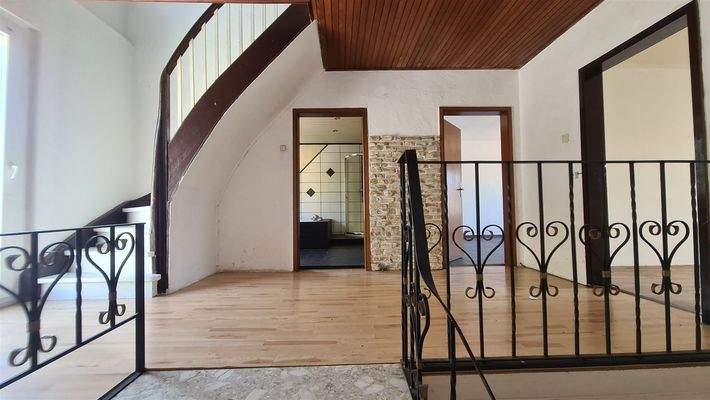 E-Treppen-Flurbereich 1.OG (Groß)2 (1)