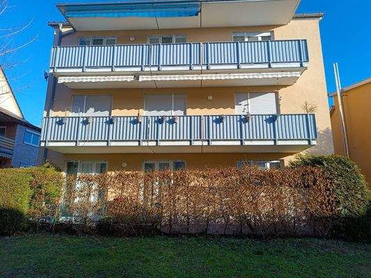 Fassade mit Balkon.jpg