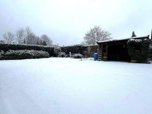 Freisitz und Blick in den Garten