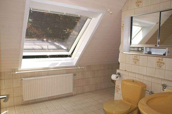 Dusch- u. Wannenbad OG 68.JPG