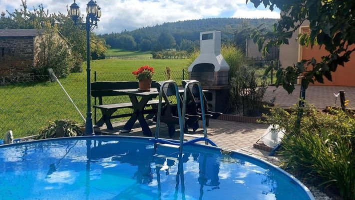 Sitzecke mit Pool