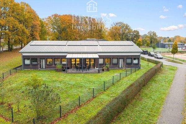 Blick auf den Außenbereich und Terrasse