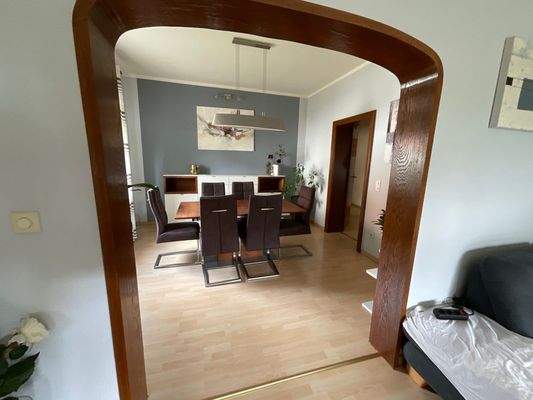 Wohnzimmer im EG Durchgang zum Esszimmer