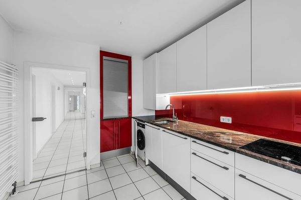 Einbauküche mit Waschmaschinenanschluss