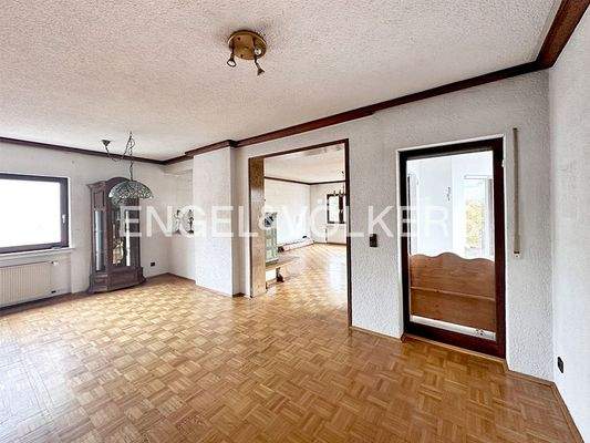 geräumiges Esszimmer