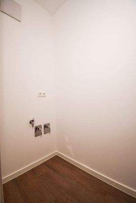 13 Abstellraum mit WA- Anschluss.JPG