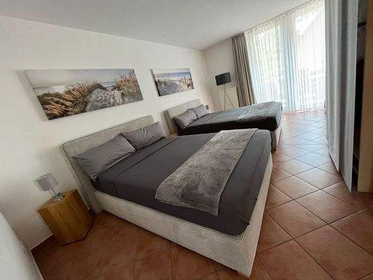 Unten-Master-Bedroom-01