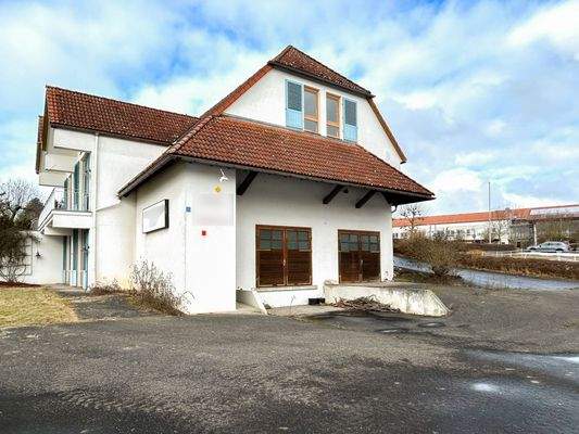 Gebäude Ostansicht Rampe