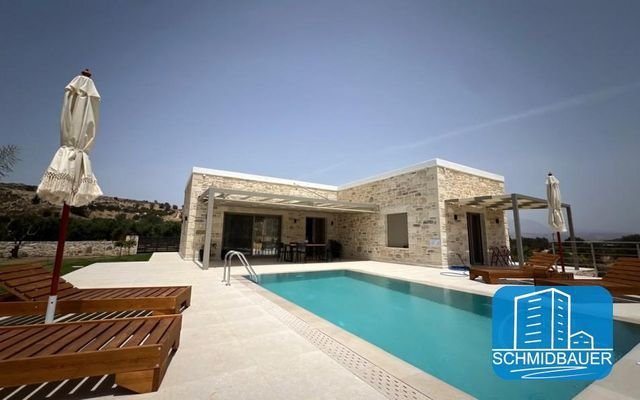 Kreta, Sivas: Moderne Villa umgeben von Olivenbäumen zum Verkauf