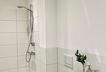 Badezimmer mit Dusche Ansicht 2