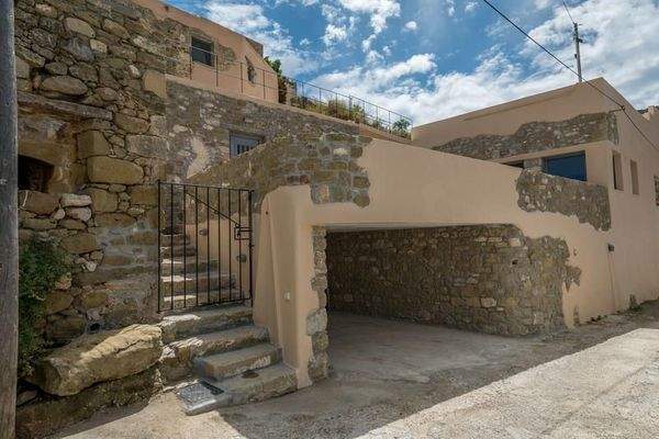 MIT VIDEO: Kreta, Sitia: Meisterhaft renoviertes Haus mit zwei Schlafzimmern in der Landschaft von Sitia