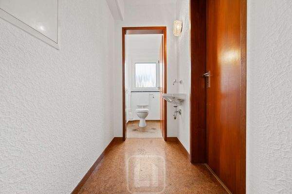 WC | Waschbecken | Zugang Bad