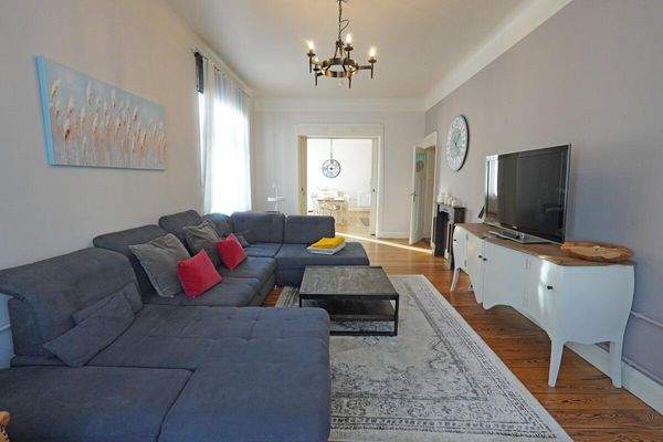 1. OG weiterer Blick durch das Wohnzimmer