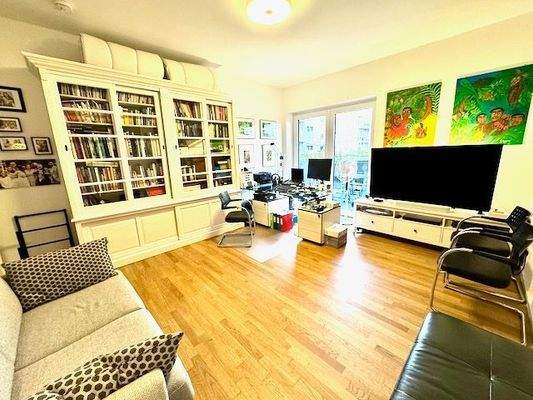 Helles, modernes Arbeitszimmer