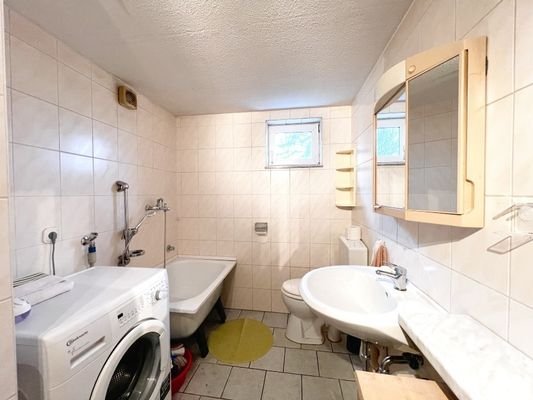 Badezimmer mit Fenster
