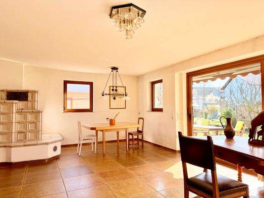 Lichtdurchflutetes Esszimmer