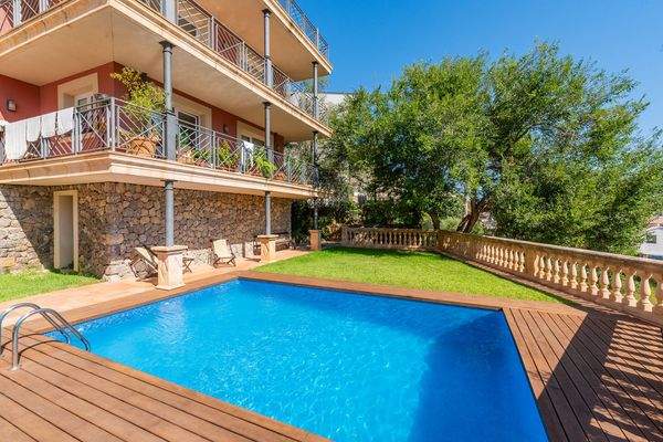 Einladender Poolbereich