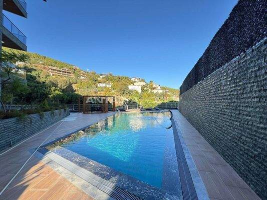 Luxury Real Estate with Swimming Pool in Alanya Center