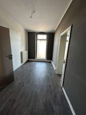 Leerer Raum mit Fenster