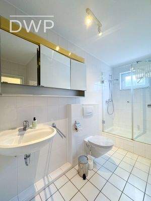 Tageslichtbad mit Dusche Einliegerwohnung