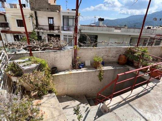 Kreta, Kritsa: Großes Gebäude im Dorfzentrum, ideal für gewerbliche und Wohnnutzung