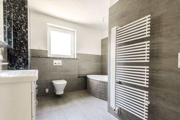 Langenfeld - Johannesstr 28 - Whg 1.6 - Bad 2