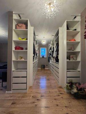 Ankleidebereich im Masterbedroom