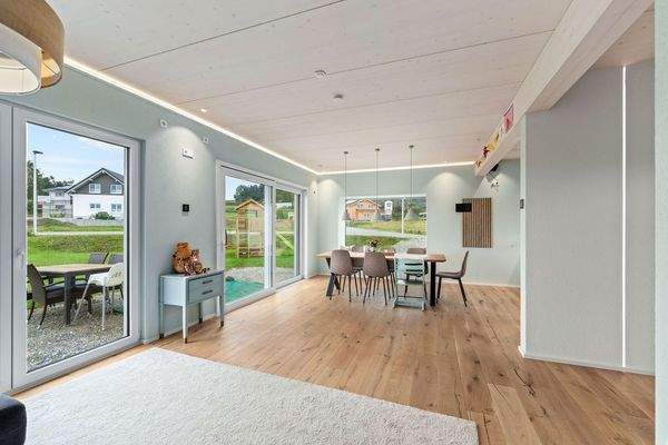 Lichtdurchfluteter Wohnbereich