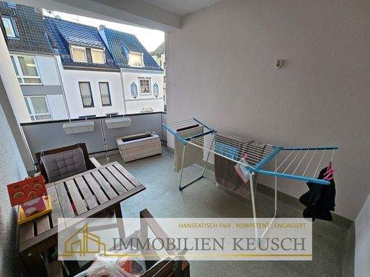 Großer überdachter Balkon