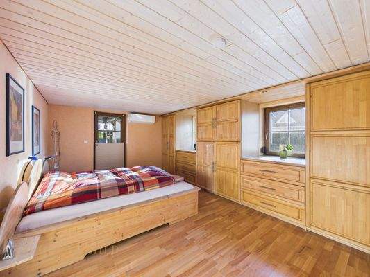 großes Elternschlafzimmer