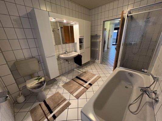 Badezimmer OG.JPG