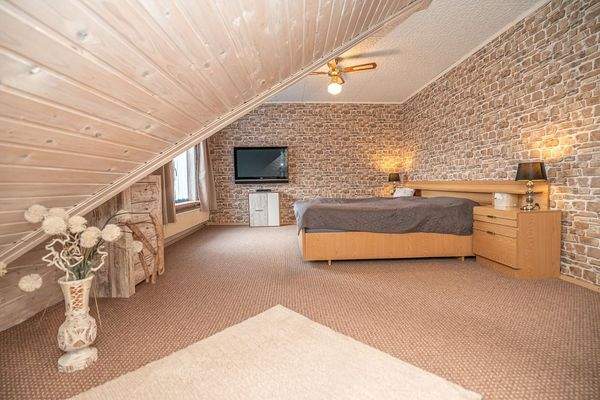 WHG 1 - Schlafzimmer 1 DG