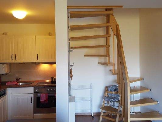 Treppenaufgang und Küche.jpg