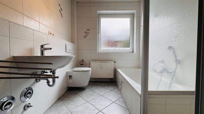 Badezimmer Wanne / Dusche