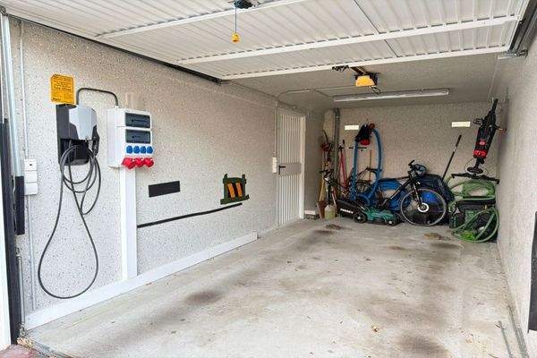 Garage mit Wallbox für E Auto