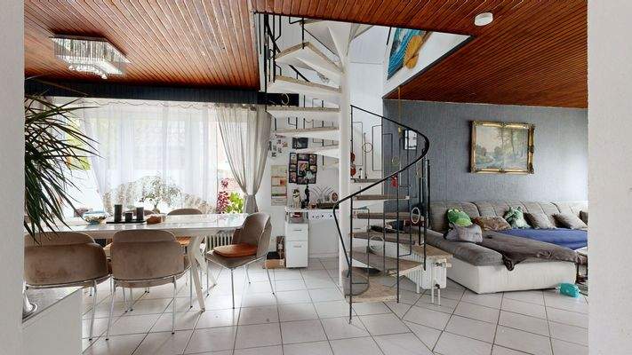 Treppe ins Obergeschoss