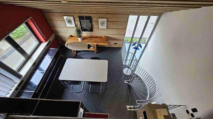 Büro Galerie Blick auf Besprechung