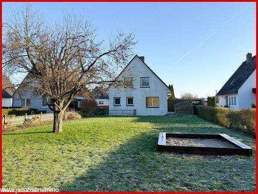 Garten mit Blick zum Haus