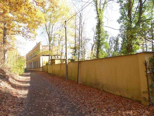 Mauer am oberen Grundstücksbereich