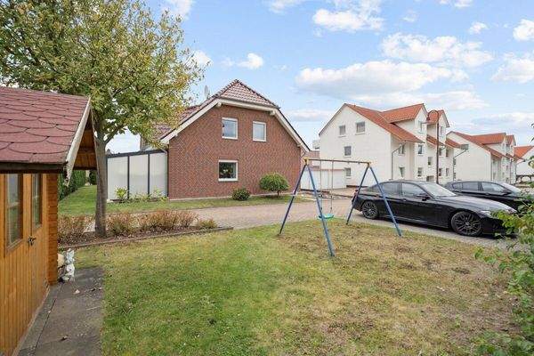 Vorgarten & Stellplätze