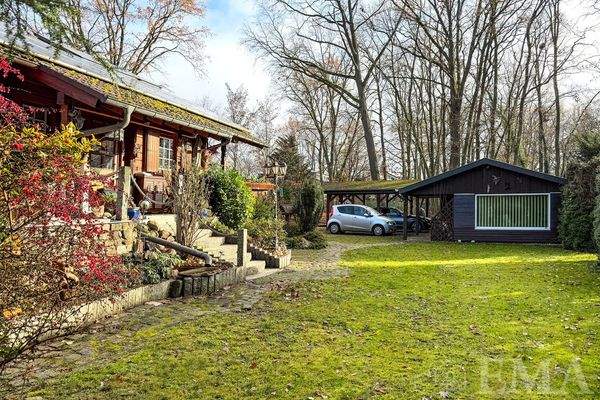 Garten mit Gartenhaus