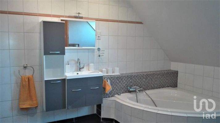 OG Bad Wanne und Waschbecken