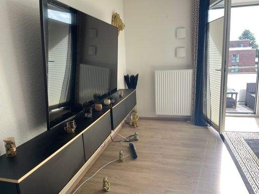 Wohnzimmer mit Balkonblick