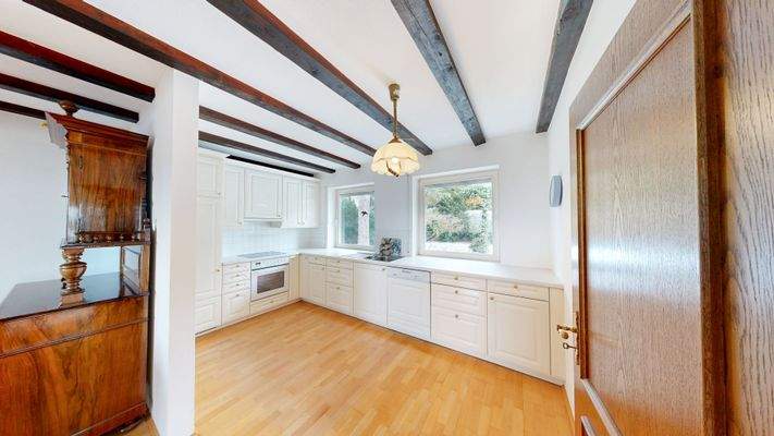 Küche mit Blick in den Garten OG