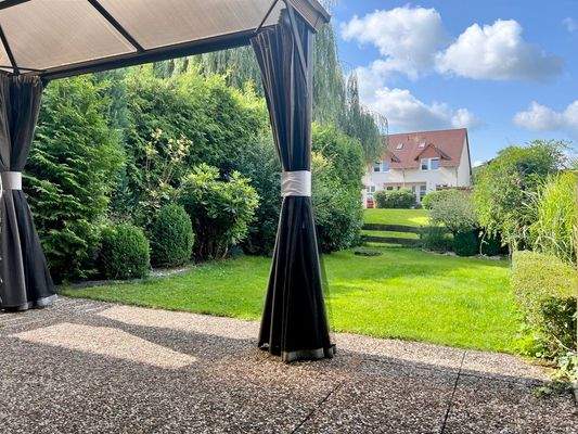 Gepflegter Garten mit Terrasse